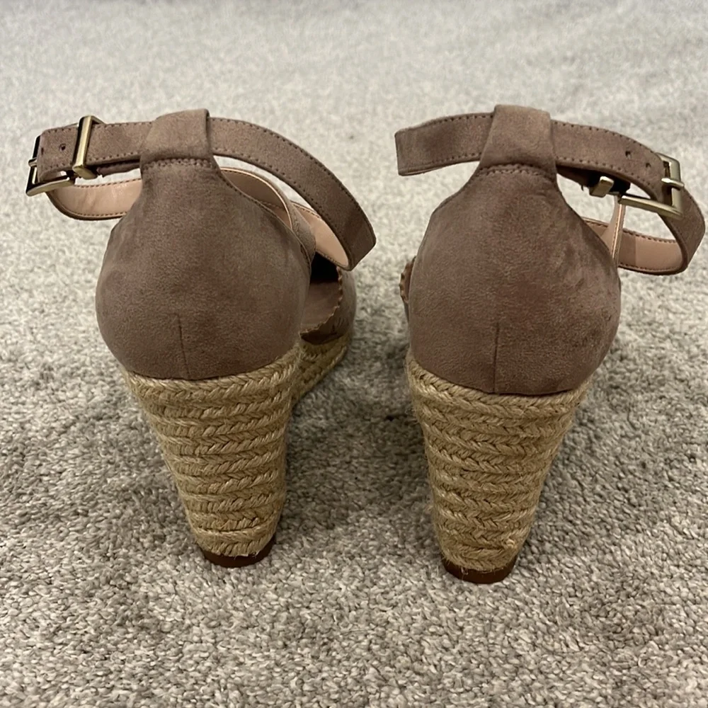 Kelly & Katie Size 10 Taupe Brown Adell Espadrille Sandal Wedges Heels